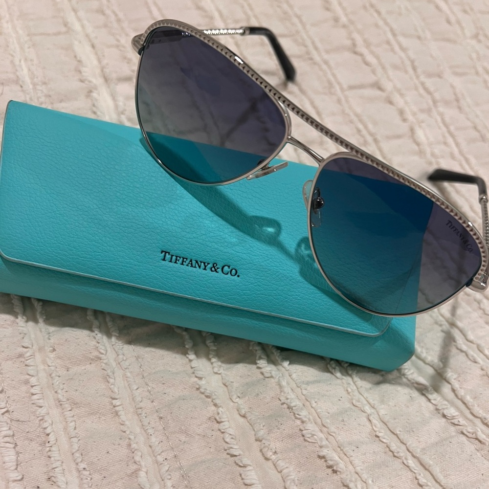 Tiffany & Co. Diamond Point Pilot Sunglasses